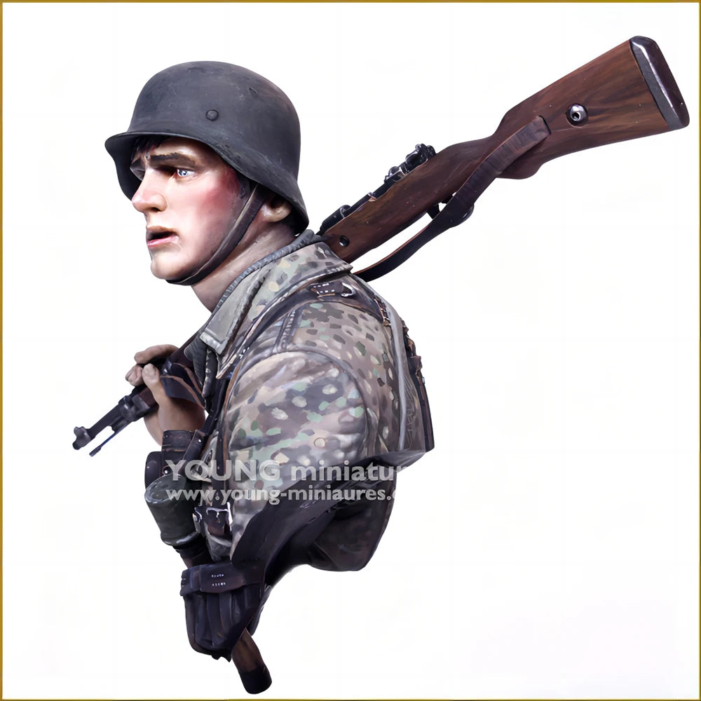 1/10 WWII German Rifleman with Kar98k on Shoulder, Resin Model Bust Kit, Unassembled and Unpainted