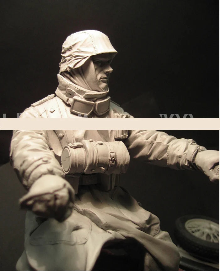 1/9 WWII German Soldier with Motorcycle, Resin Model Figure Kit, Unassembled and Unpainted