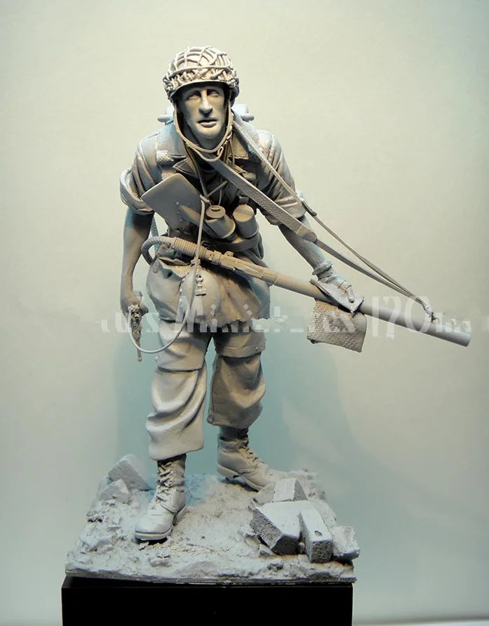 1/16 WWII US Flamethrower Operator Attacking, Resin Model Figure Kit, Unassembled and Unpainted