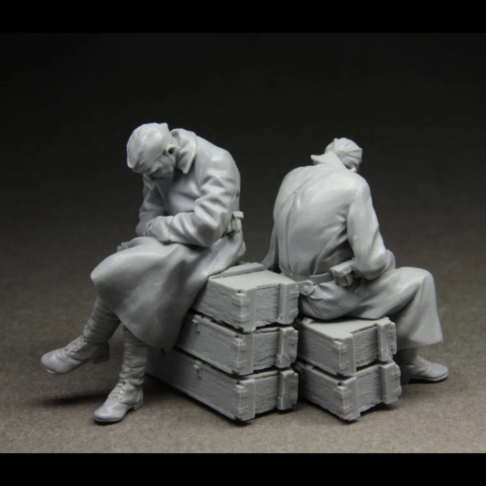 1/35 WWII Red Army Artillery, 2 Figures, Resin Model Figure Kit, Unassembled and Unpainted