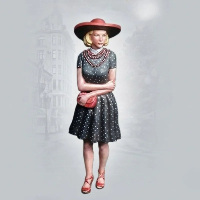 1/35 WWII Civilian Woman in Evening Coat, Resin Model Figure Kit, Unassembled and Unpainted