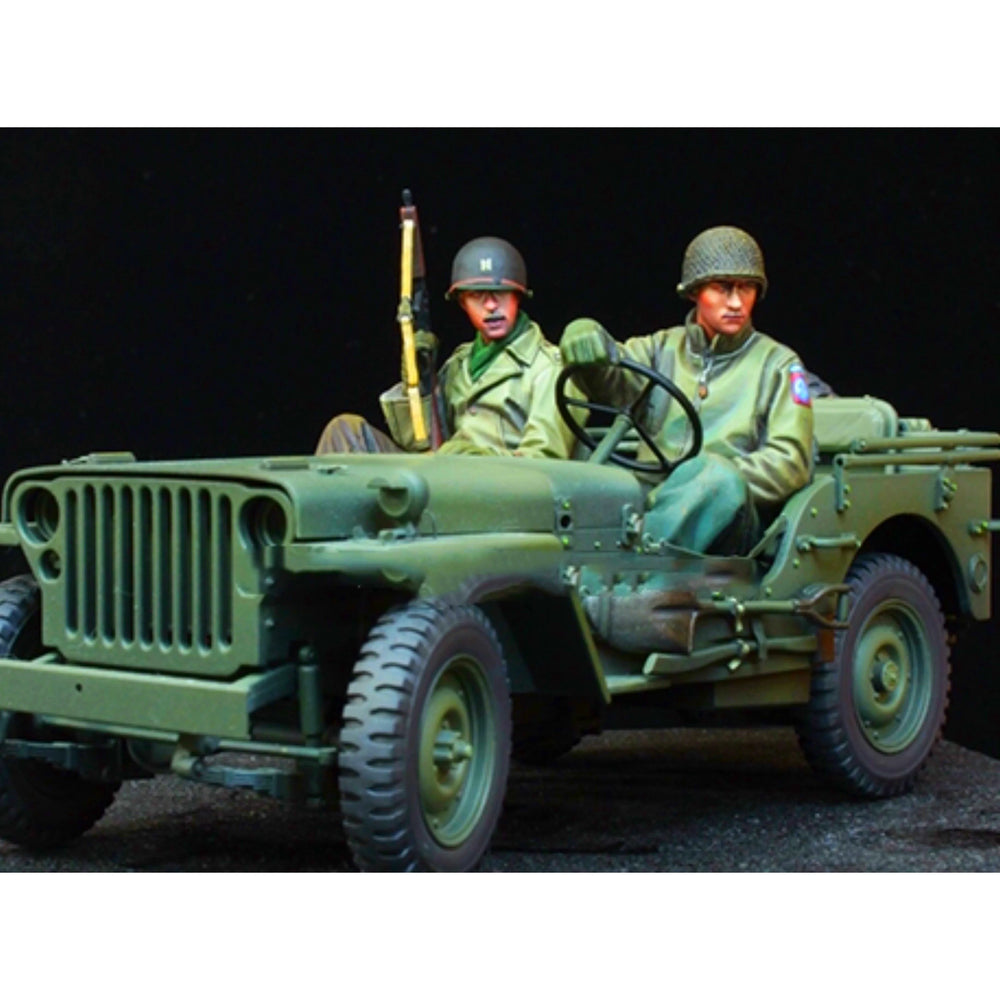 1/35 WWII US Jeep Crew with Rifle, 2 Figures, Resin Model Diorama Kit, Unassembled and Unpainted