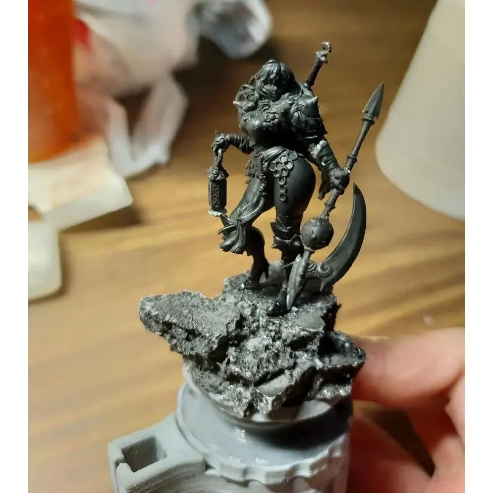 38mm Female Barbarian Warrior, Resin Model Figure Kit, Fantasy Theme, Unassembled and Unpainted