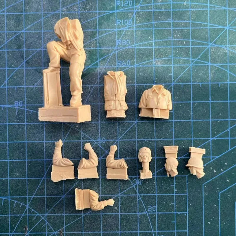 1/35 WWII US Tank Crew with Casualty, 4 Figures, Resin Model Figure Kit, Unassembled and Unpainted
