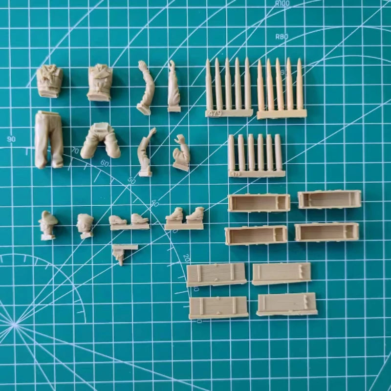 1/35 WWII Tankers Ammo Supply, 2 Figures, Resin Model Figure Kit, Unassembled and Unpainted