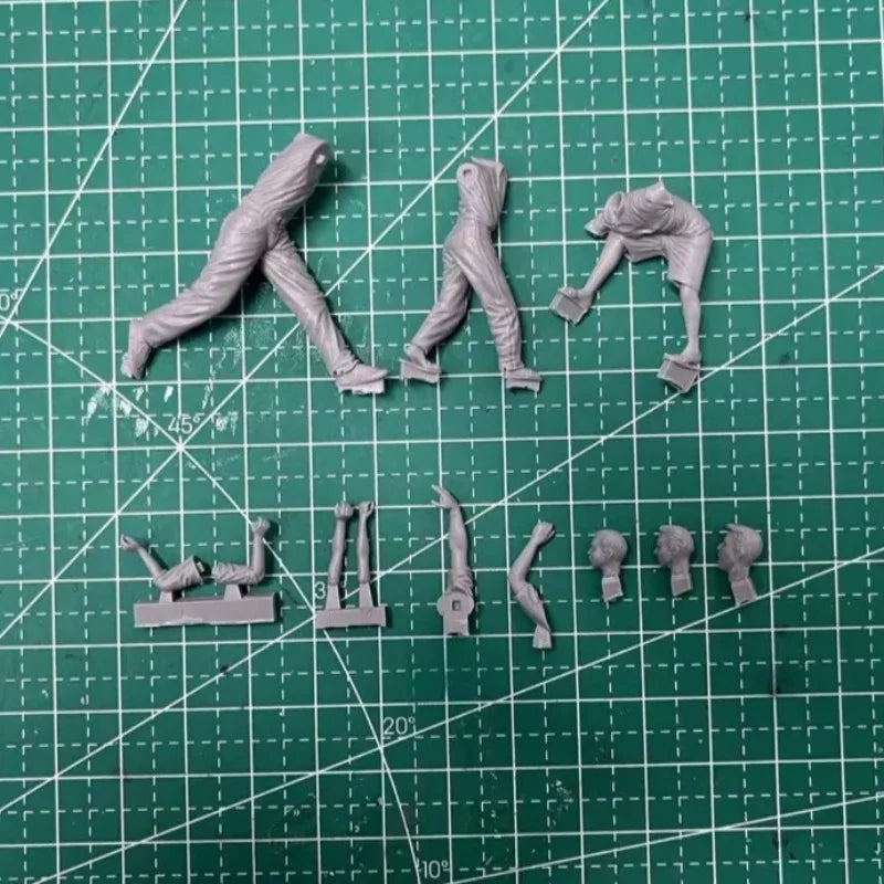1/35 WWII Civilian Children at Play, 3 Figures, Resin Model Figure Kit, Unassembled and Unpainted