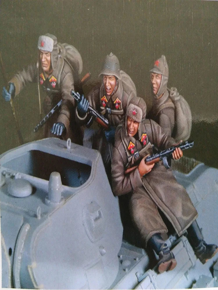 1/35 WWII Soviet Gun Crew, 4 Figures, Resin Model Figure Kit, Unassembled and Unpainted