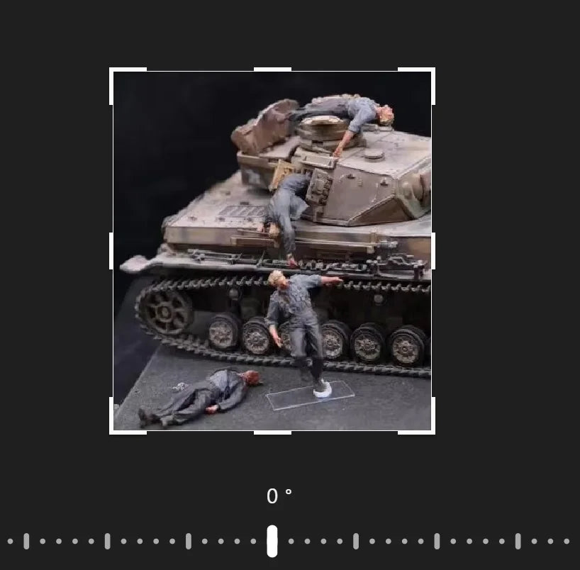 1/35 WWII Tank with Crew, 4 Figures, Resin Model Vehicle Kit, Unassembled and Unpainted