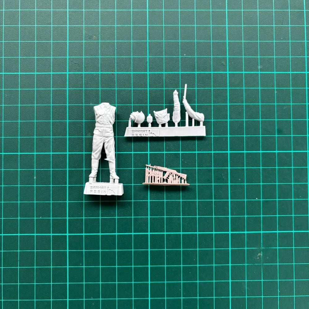 1/35 Cold War Soviet Military Inspector, Resin Model Diorama Kit, Unassembled and Unpainted