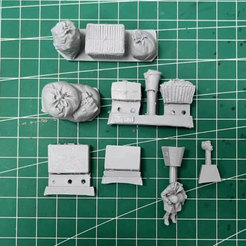 1/35 WWII Refugee Boy with Luggage, Resin Model Figure Kit, Unassembled and Unpainted