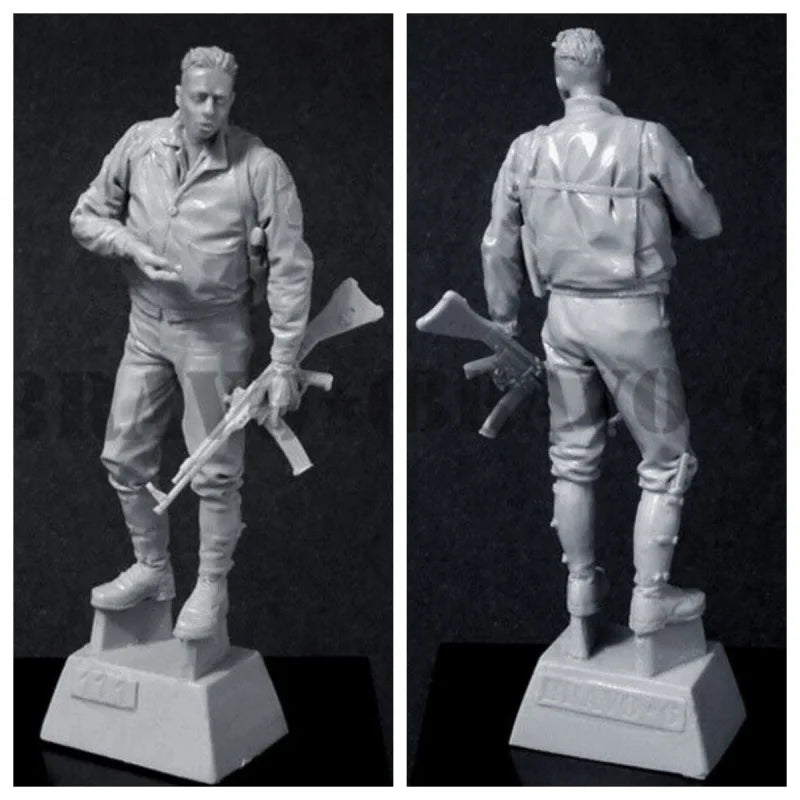 1/35 Modern Infantryman with Puttees and Rifle, Resin Model Figure Kit, Unassembled and Unpainted