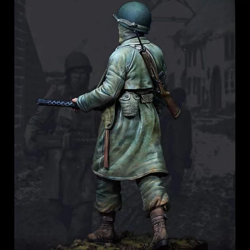 1/16 WWI German Infantryman in Greatcoat with Rifle, Resin Model Figure Kit, Unassembled and Unpainted