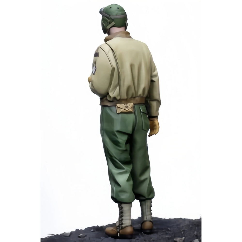 1/16 WWII US Army Soldier with Yellow Gloves, Resin Model Figure Kit, Unassembled and Unpainted