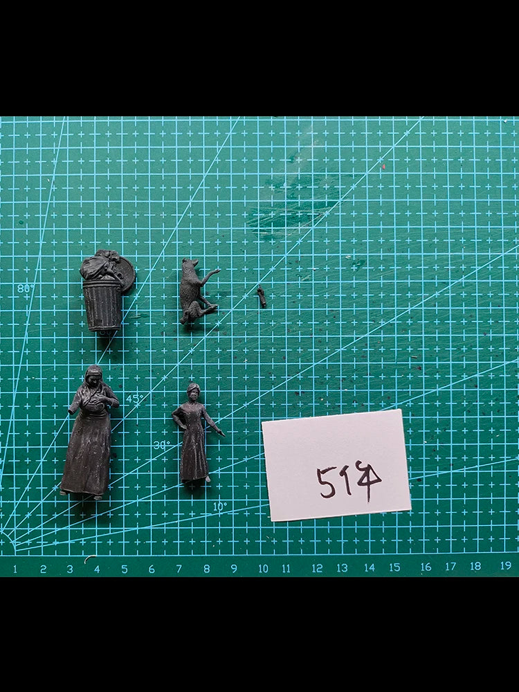1/35 Modern Iraqi Civilians, 4 Figures, Resin Model Figure Kit, Unassembled and Unpainted
