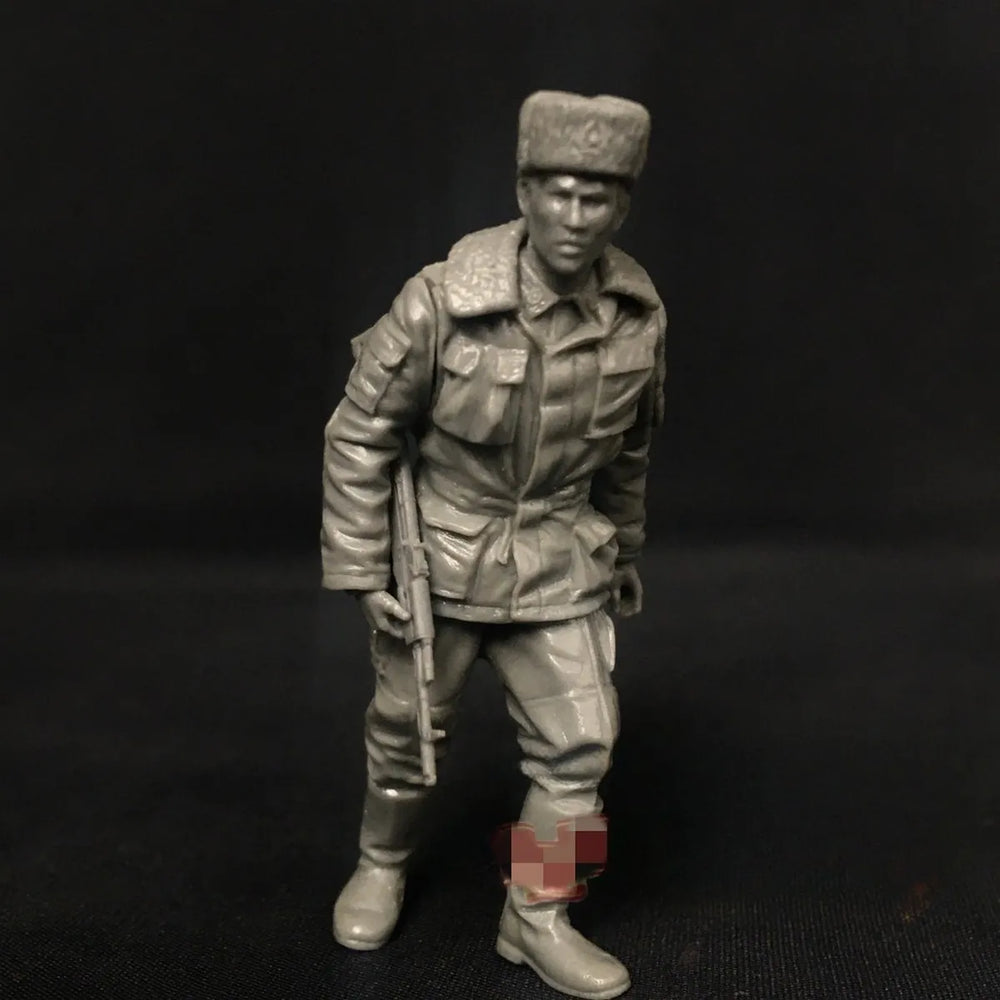 1/35 WWII Soviet Soldier Standing Alert with Rifle, Resin Model Figure Kit, Unassembled and Unpainted