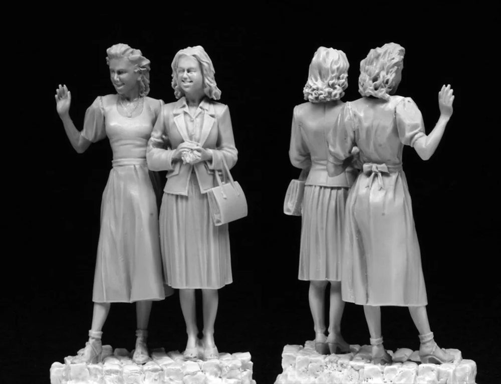 1/35 Cold War Soviet Women, 2 Figures, Resin Model Figure Kit, Unassembled and Unpainted