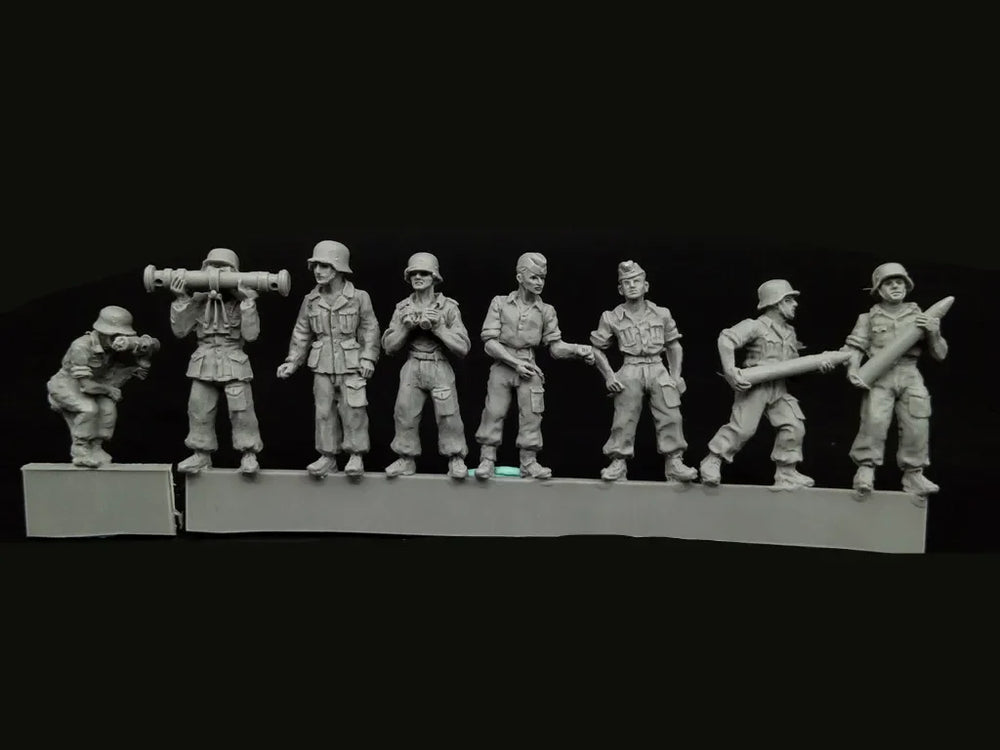 1/72 WWI Artillery Group, 8 Figures, Resin Model Figure Kit, Unassembled and Unpainted