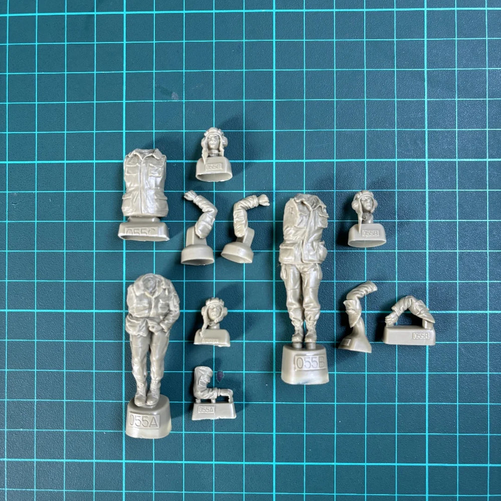 1/35 Modern Russian Soldiers Advancing in Combat Gear, 3 Figures, Resin Model Figure Kit, Unassembled and Unpainted