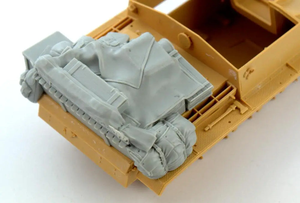 1/35 Cold War Soviet Tank, Resin Model Vehicle Kit, Unassembled and Unpainted