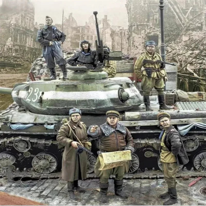 1/35 WWII Soviet Soldiers, 7 Figures, Resin Model Figure Kit, Unassembled and Unpainted