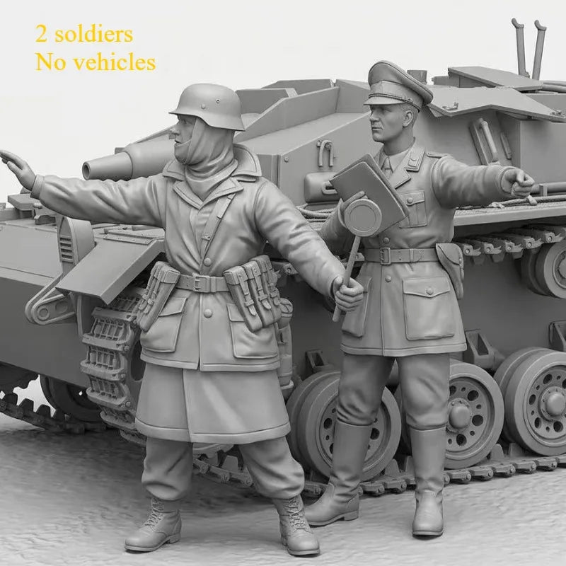 1/35 WWII German Soldiers Winter Gear, 2 Figures, Resin Model Figure Kit, Unassembled and Unpainted