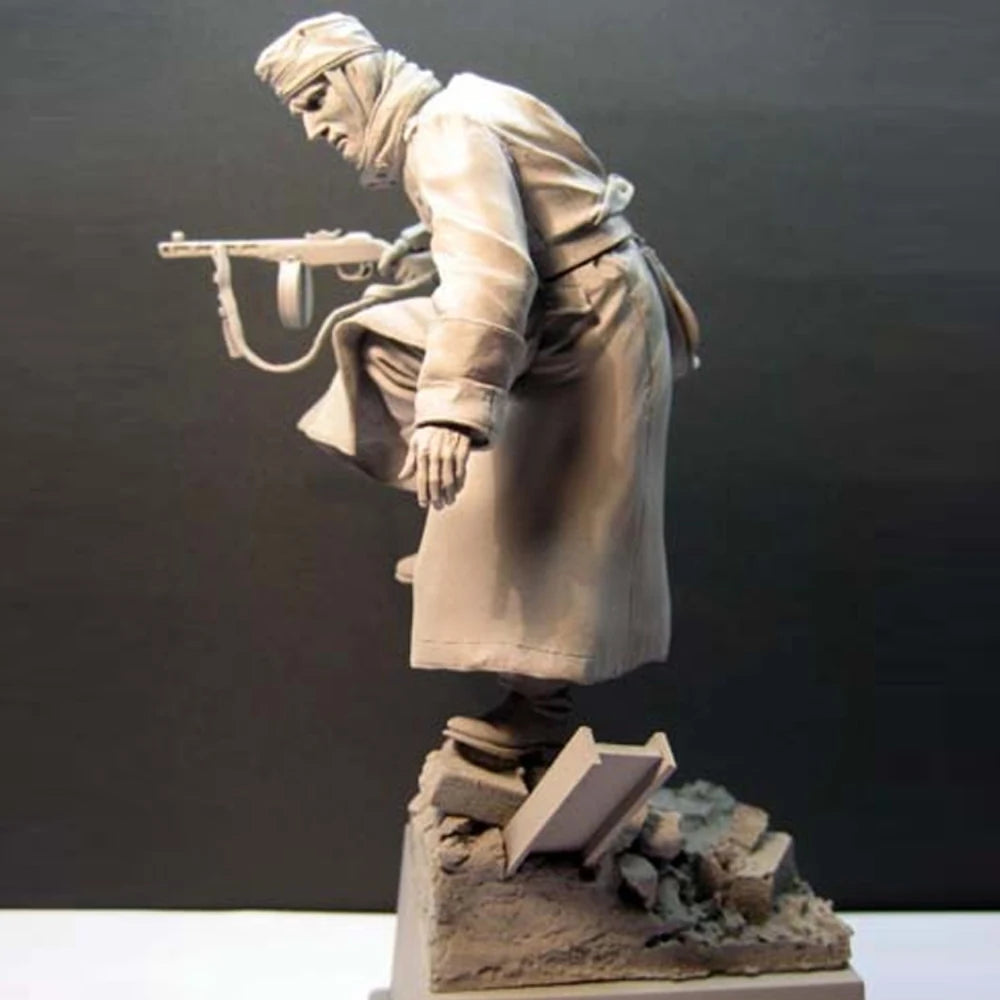 1/16 WWII German MG42 Gunner in Greatcoat, Resin Model Figure Kit, Unassembled and Unpainted