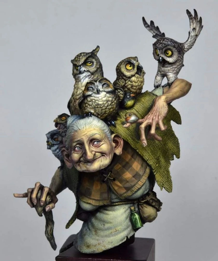 1/12 Elderly Wizard with Perched Owls, Resin Model Bust Kit, Fantasy Theme, Unassembled and Unpainted