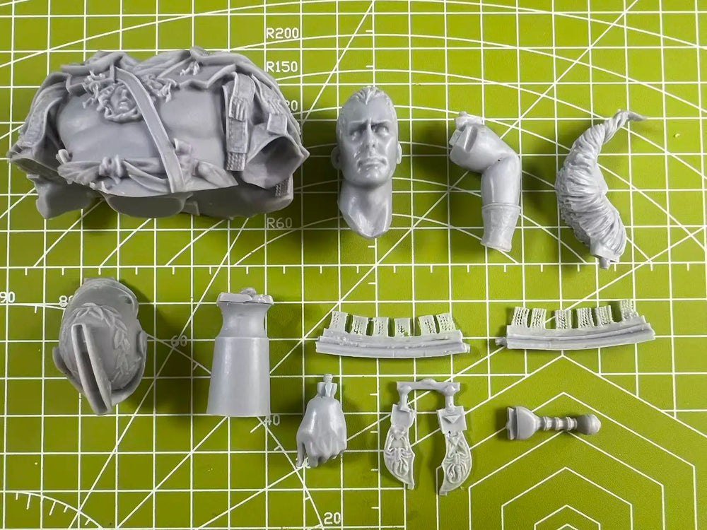 1/10 Ancient Roman General in Ornate Segmented Armor, Resin Model Bust Kit, Unassembled and Unpainted
