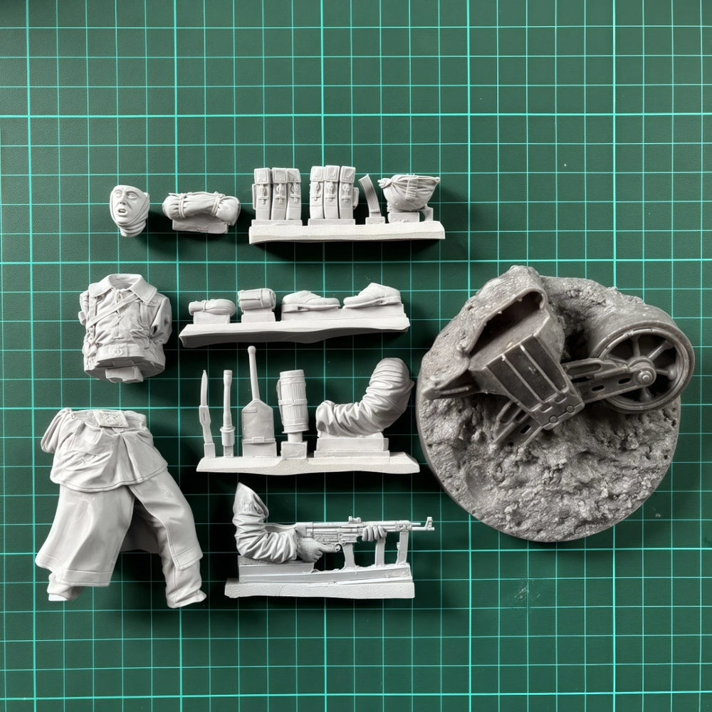 1/16 WWII German Infantry in Splinter Camo with MP40, Resin Model Figure Kit, Unassembled and Unpainted