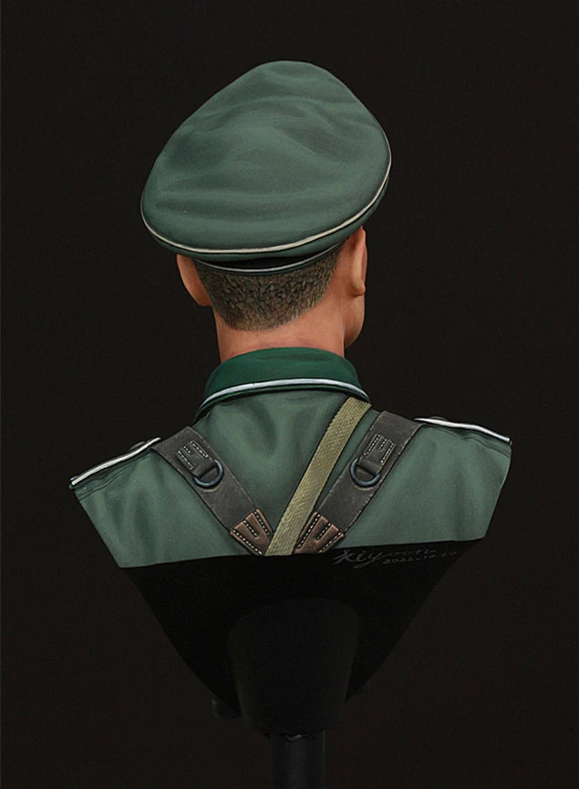 1/10 WWII German Officer in Feldmütze with Rank Insignia, Resin Model Bust Kit, Unassembled and Unpainted