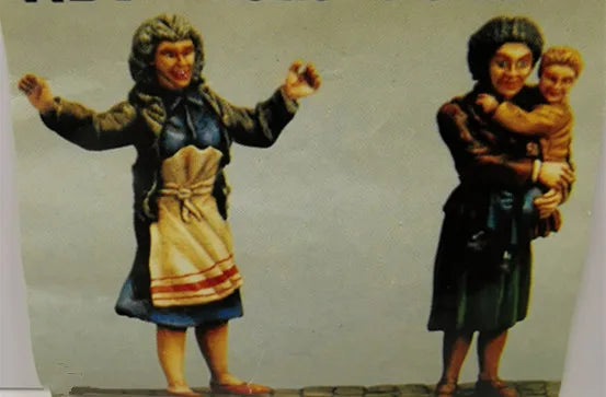 1/35 Female Partisan with Infant, Resin Model Figure Kit, Anime Theme, Unassembled and Unpainted