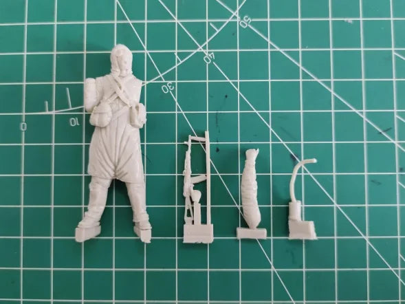 1/35 Modern Anti-Chemical Soldier, Resin Model Figure Kit, Unassembled and Unpainted
