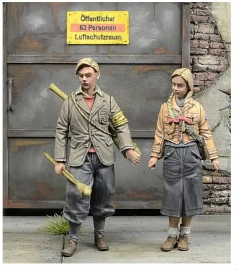 1/35 WWI German Aerial Assault Youth, 2 Figures, Resin Model Figure Kit, Unassembled and Unpainted