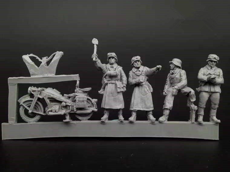 1/72 WWII German Soldiers with Motorcycle, 4 Figures, Resin Model Diorama Kit, Unassembled and Unpainted