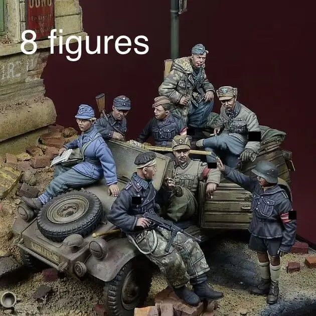 1/35 WWI Soldiers with Tank Crew, 8 Figures, Resin Model Figure Kit, Unassembled and Unpainted
