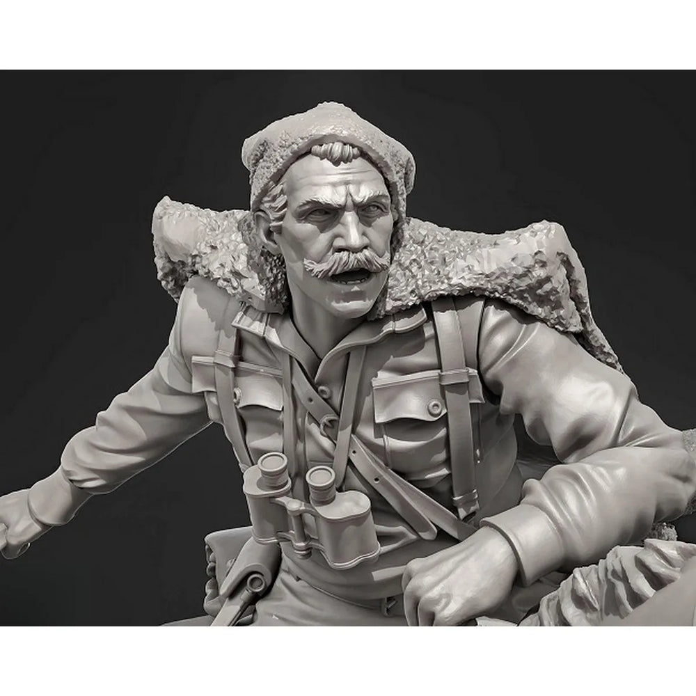 1/35 WWI Russian Cavalry Commander, 2 Figures, Resin Model Figure Kit, Unassembled and Unpainted