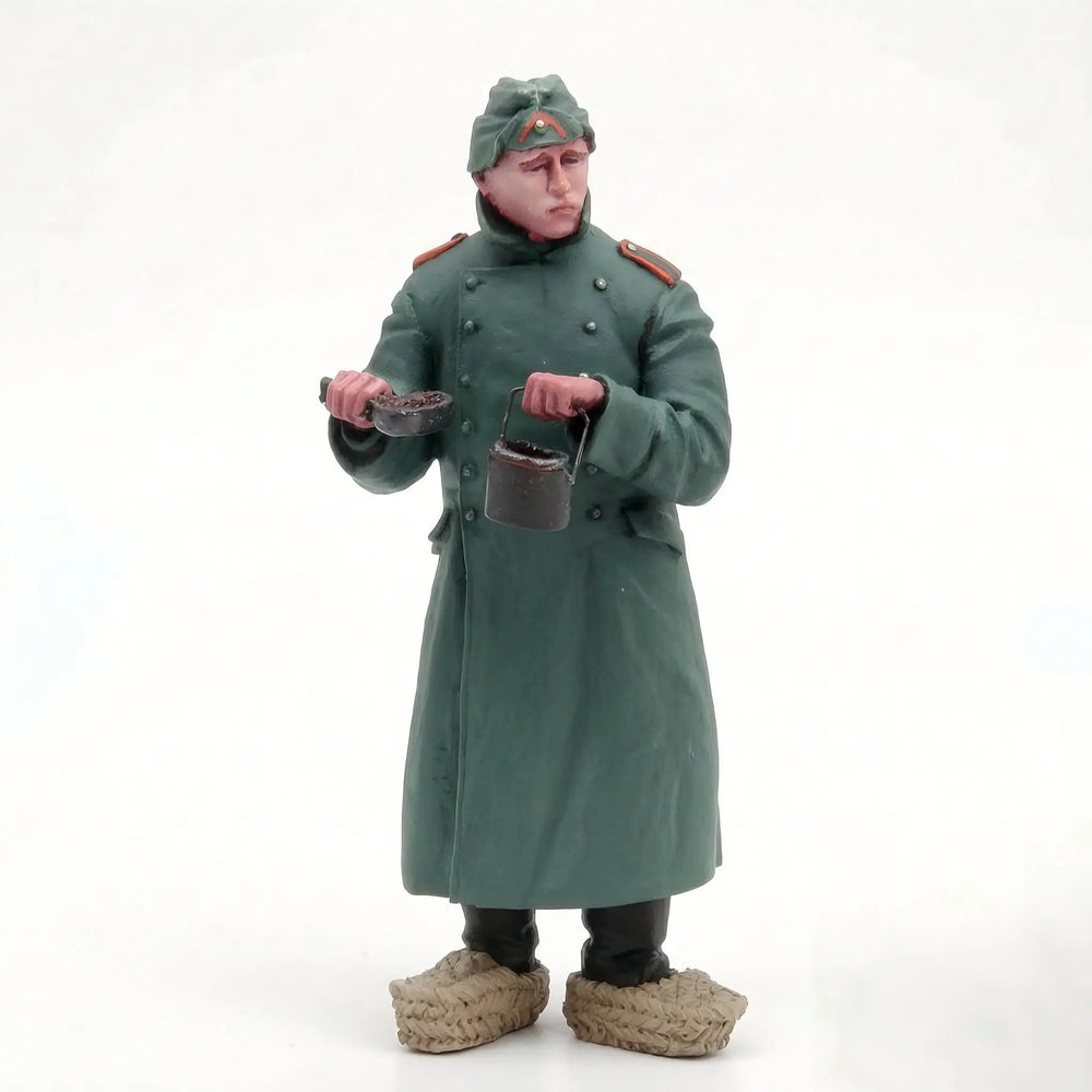 1/35 WWII German Soldier Winter Overcoat, Resin Model Figure Kit, Unassembled and Unpainted