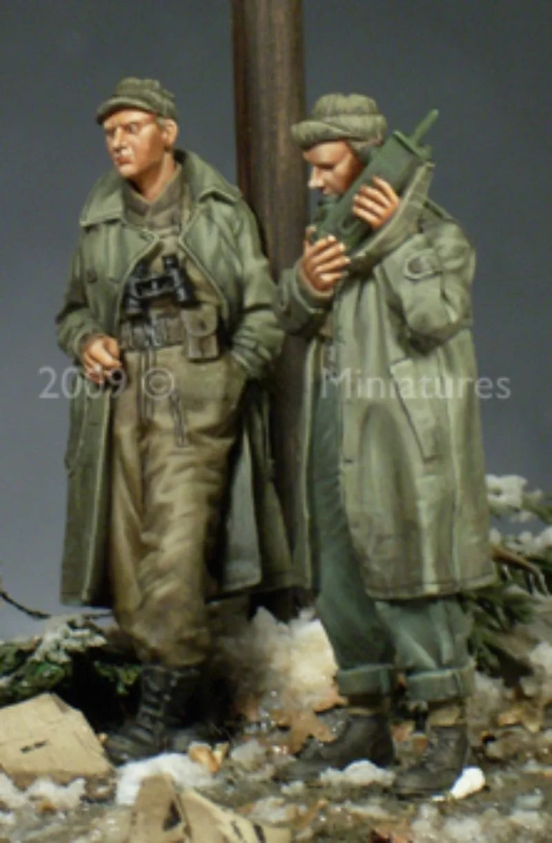 1/35 WWII US Army Officer, 2 Figures, Resin Model Figure Kit, Unassembled and Unpainted