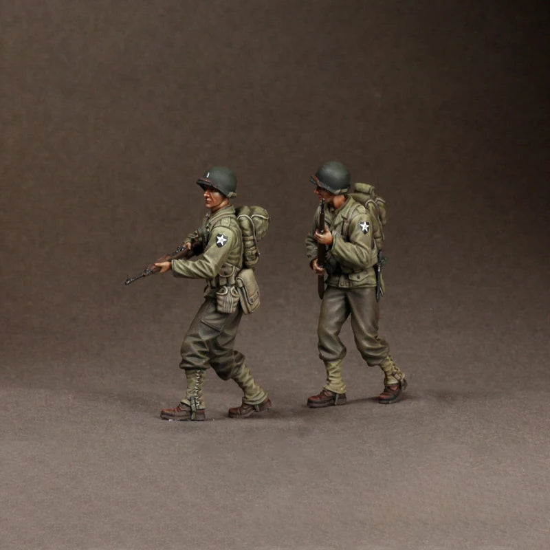 1/35 WWII German Infantry Squad Advancing, 2 Figures, Resin Model Figure Kit, Unassembled and Unpainted