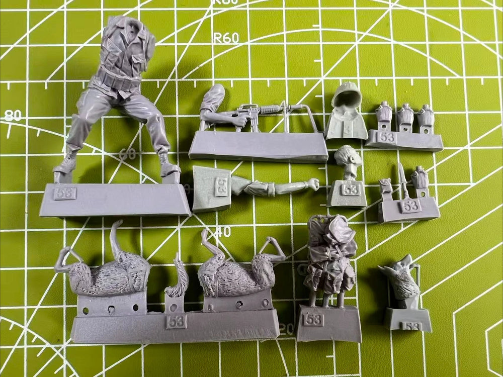 1/35 WWII US K-9 Scout Team, 5 Figures, Resin Model Figure Kit, Unassembled and Unpainted