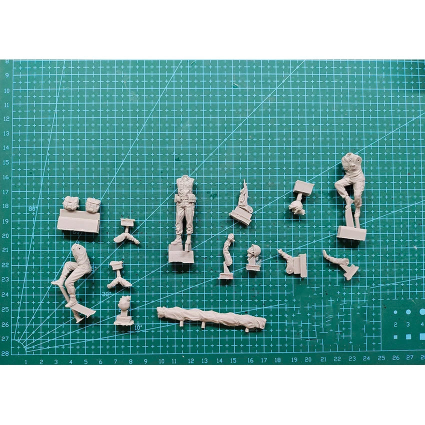 1/35 WWII American M113 Crew, 3 Figures, Resin Model Figure Kit, Unassembled and Unpainted