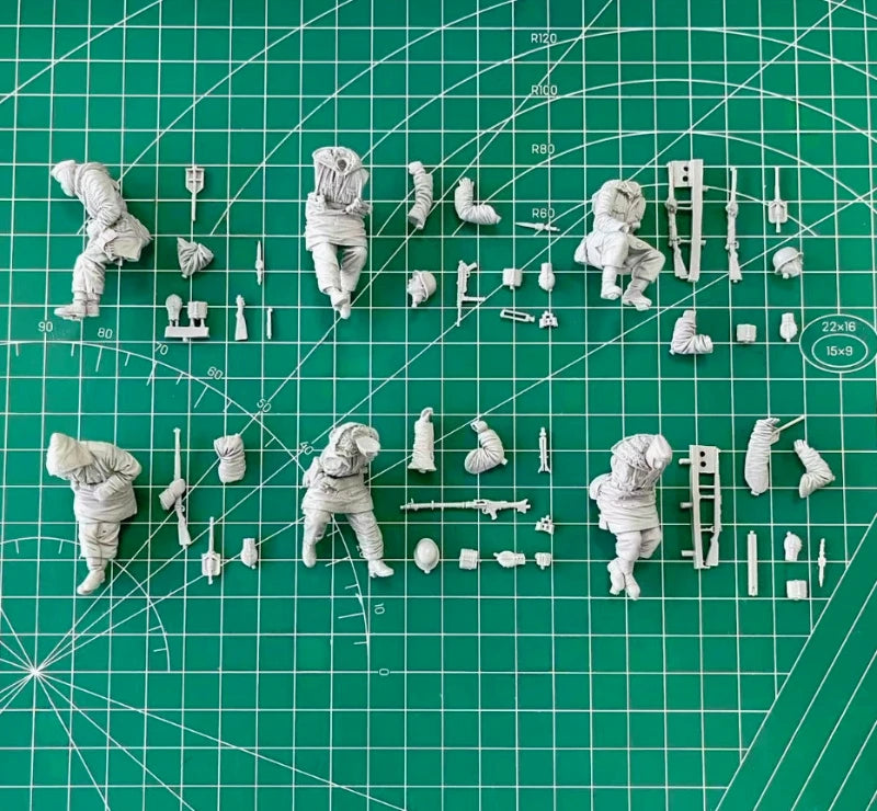 1/35 WWII Tank Crew & Infantry Soldiers, 35 Figures, Resin Model Figure Kit, Unassembled and Unpainted