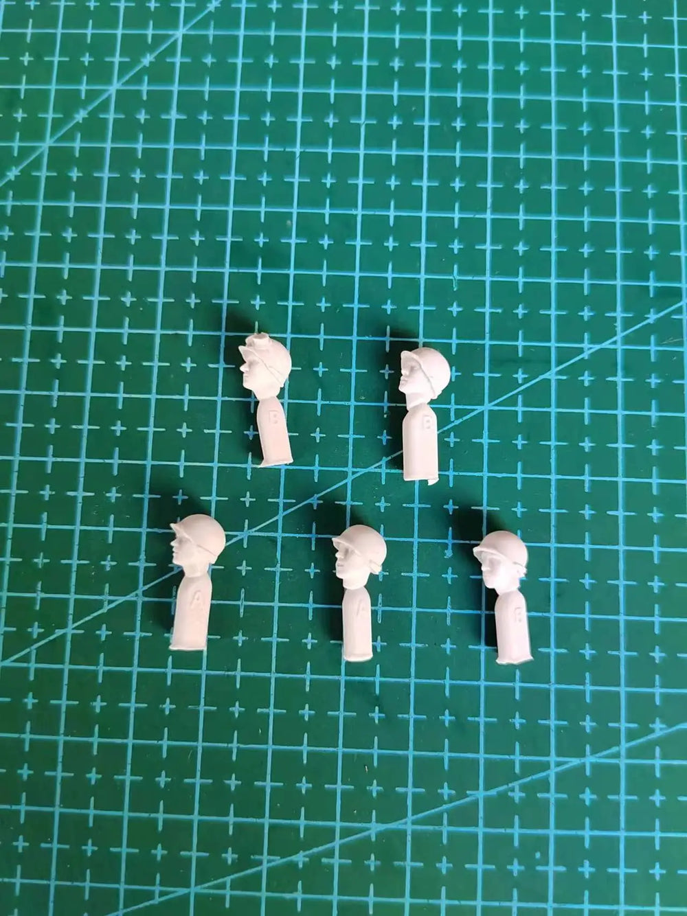 1/35 WWII Soldier Busts, 6 Figures, Resin Model Bust Kit, Unassembled and Unpainted