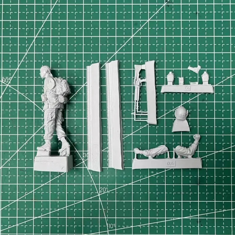 1/35 Vietnam War US Infantry Machine Gunner, Resin Model Figure Kit, Unassembled and Unpainted