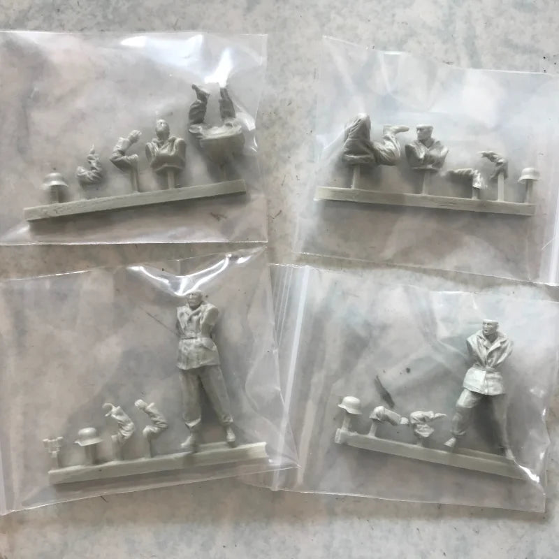 1/35 WWII German Anti-Tank Artillery Crew, 4 Figures, Resin Model Figure Kit, Unassembled and Unpainted