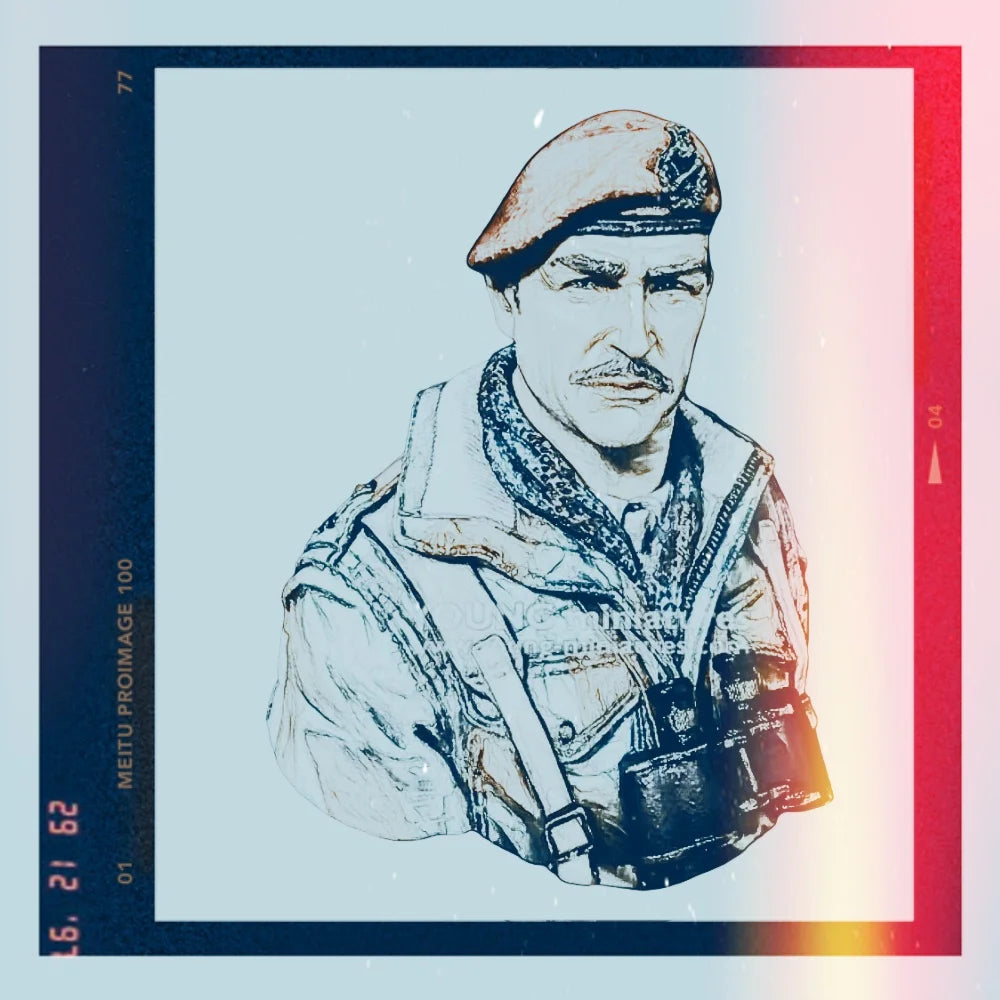 1/10 Modern British Airborne Officer with Binoculars, Resin Model Bust Kit, Unassembled and Unpainted
