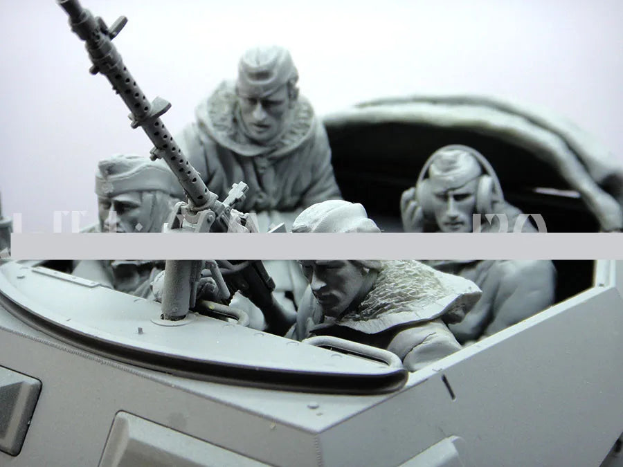 1/16 WWII Vehicle Crew, 4 Figures, Resin Model Diorama Kit, Unassembled and Unpainted
