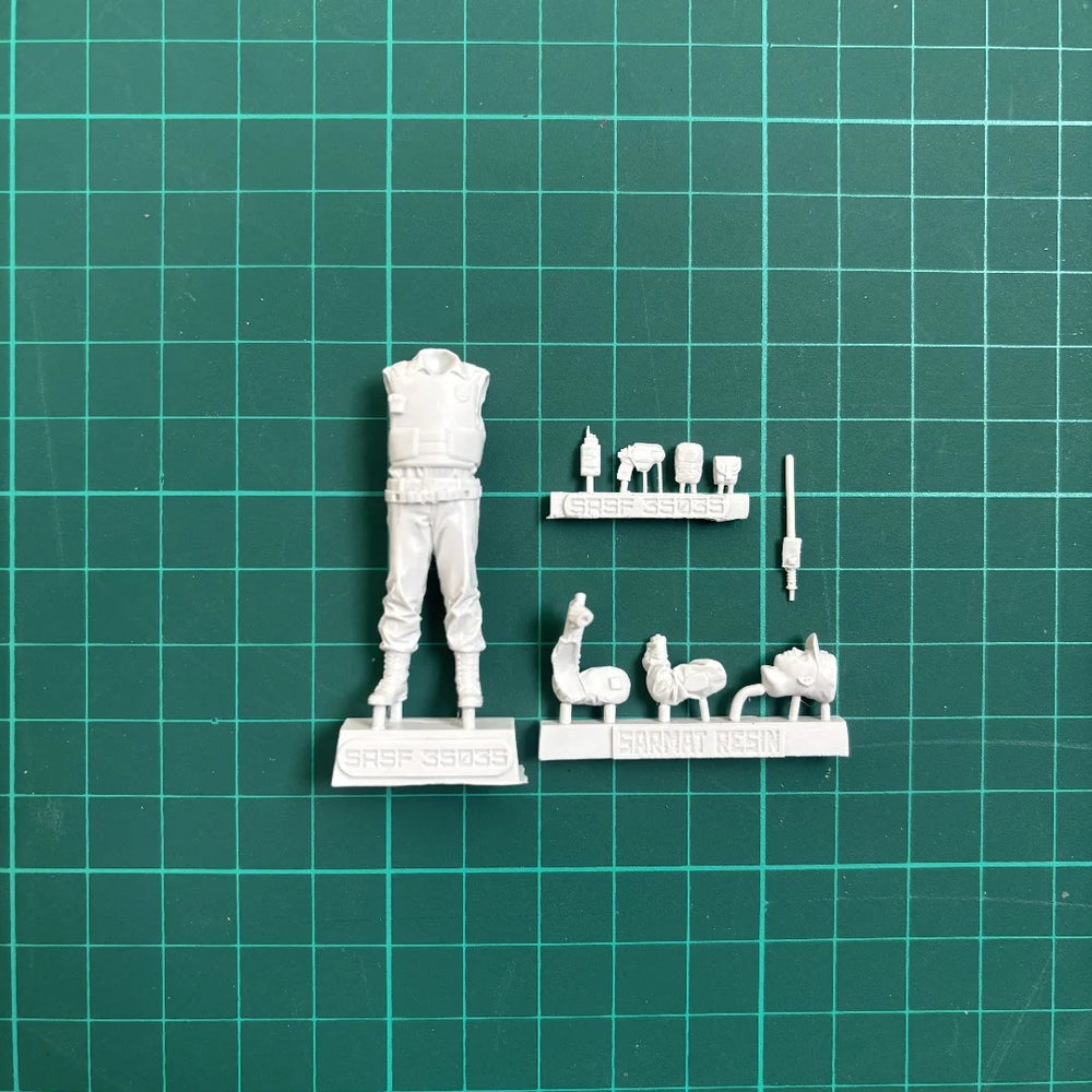 1/35 Modern Russian Infantry in Tactical Gear, 2 Figures, Resin Model Figure Kit, Unassembled and Unpainted