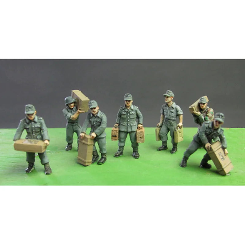 1/72 WWII Tactical Squad in Combat Formation, 7 Figures, Resin Model Figure Kit, Unassembled and Unpainted