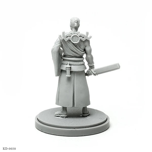 Armored Fantasy Officers with Sword and Halberd, 2 Figures, Resin Model Figure Kit, Fantasy Theme, Unassembled and Unpainted